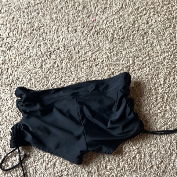 Black swim suit shorts - Picture 2 of 3